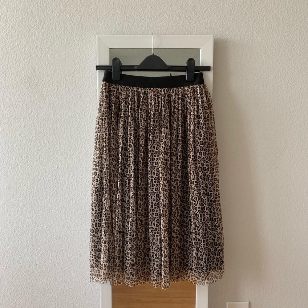 Leopard Pleated Skirt